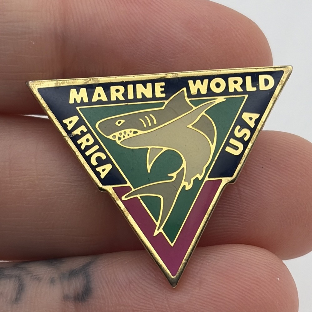 Marine World Africa USA Shark California Park Lapel Hat Pin